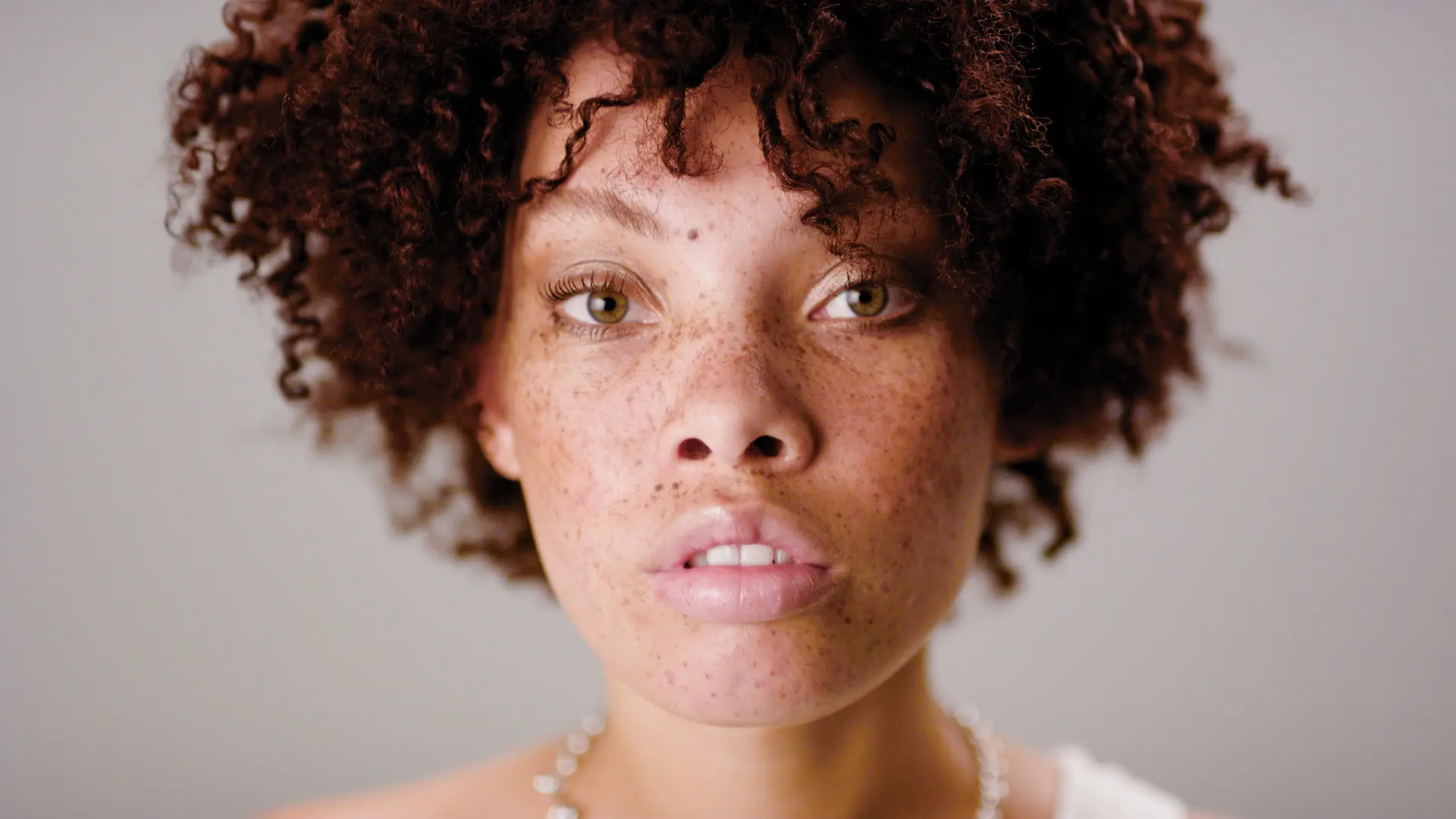 Beauty model close-up – Sebastian Professional video production