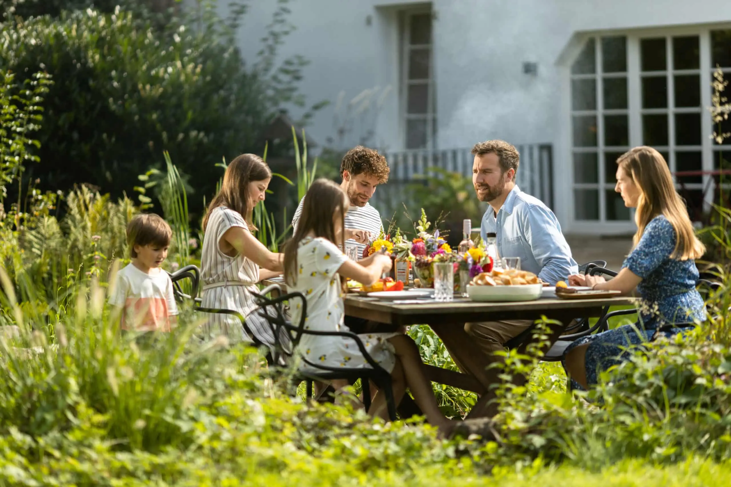 Antibrumm_Familie_Freunde-Sommer_Grillen